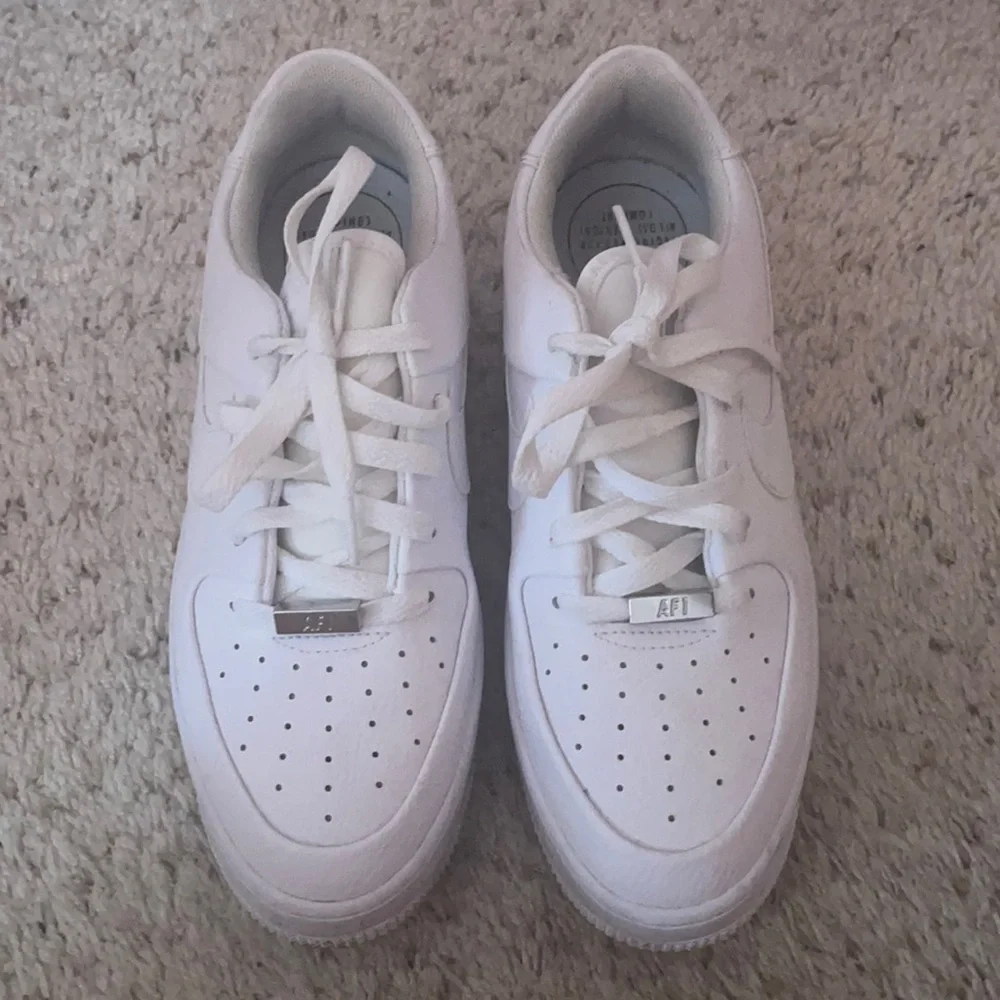 NIKE SAGE LOWS